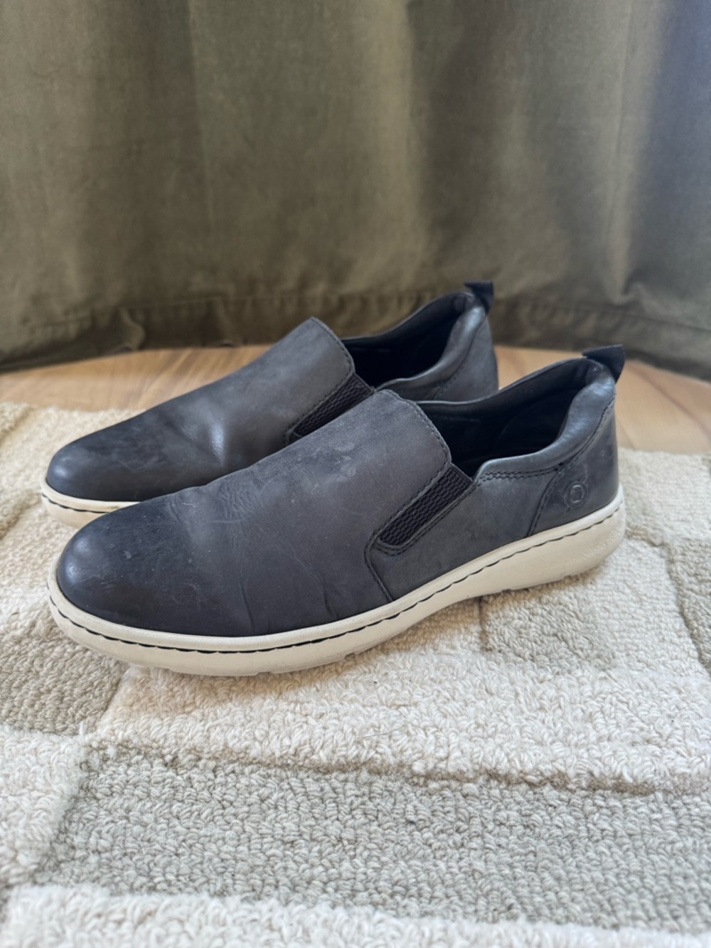 Men’s Born Slip-On Shoes Size 9M – Black Leather Casual Comfort Sneakers